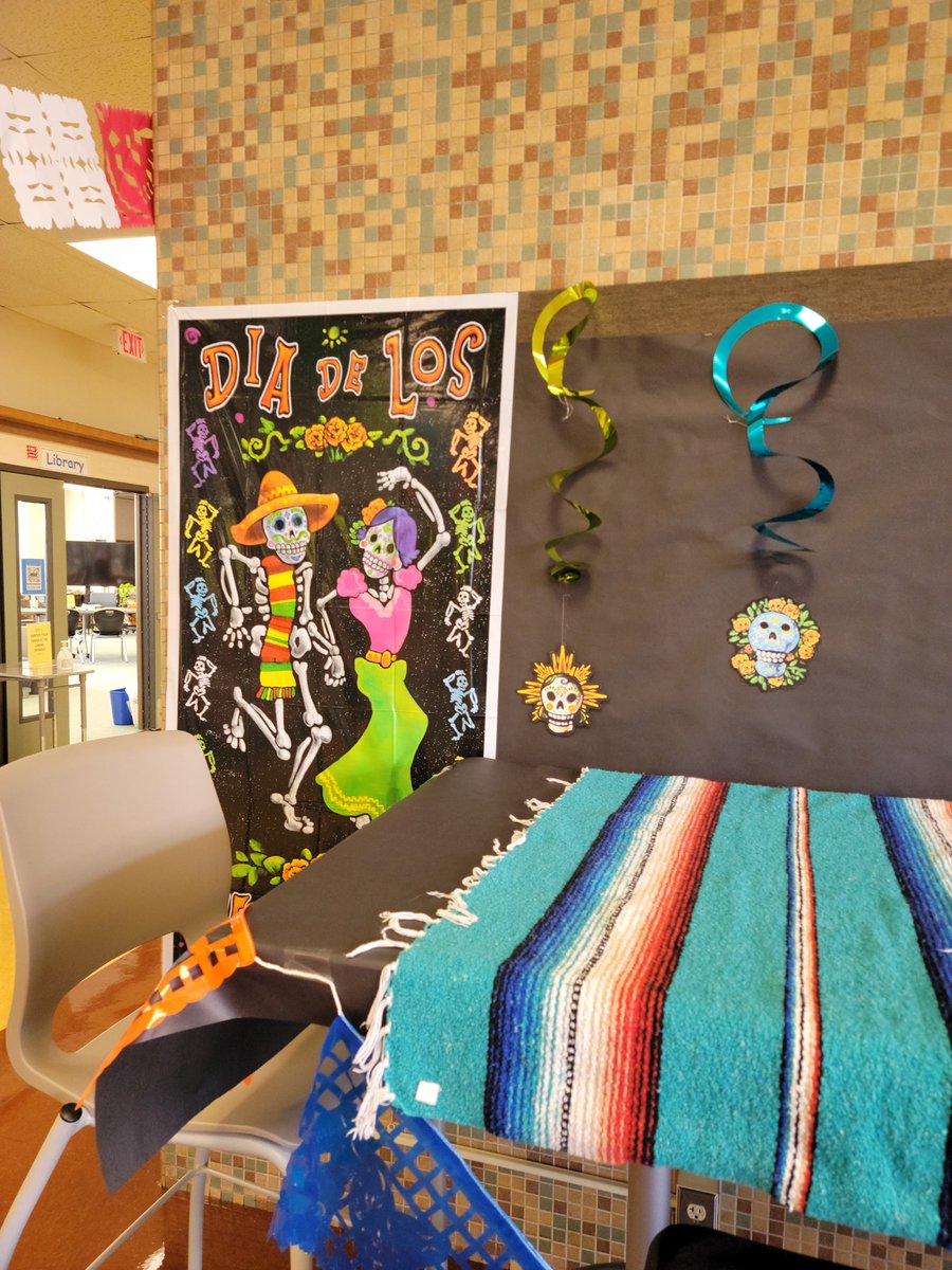 ALC_AustinISD's tweet photo. Celebrating Hispanic Heritage Month: Our  @ALC_AustinISD Culture/Hospitality Committee went all out on this dynamic, dazzling display in our lobby.  #Outstanding #Beautiful #Culture #HispanicHeritageMonth #AlternativeEducation #AISDproud https://t.co/tI4JmJhTcc