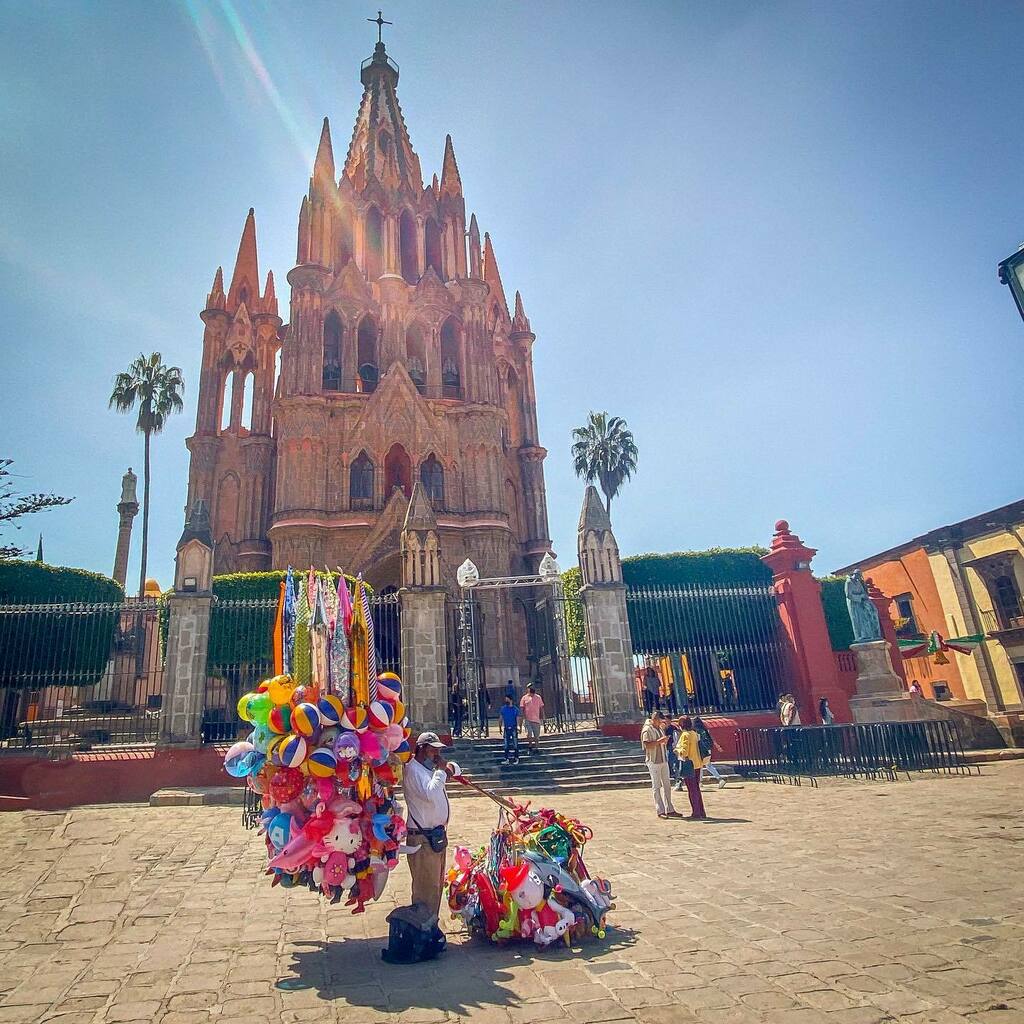 LoladelaRoma's tweet photo. Mi corazón se queda en San Miguel de Allende ❤️
.
.
.
.
.
.
.
#sanmigueldeallende #sanmiguel #guanajuato #guanajuato_mx #hotspotmx #mexico #mexicomagico #mexicolindo #mexicolors #mexicolove #mexicolife #foundinmexico #sunrise #conocemexico #estoesmexic… https://t.co/19CMGg1S0g https://t.co/UjCov6YWg6