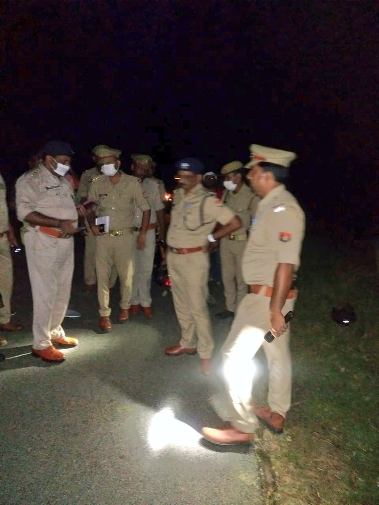 maharajganjpol's tweet photo. फरेंदा थाना क्षेत्रान्तर्गत फरेंदा पुलिस व क्राइम ब्रांच के साथ हुए मुठभेड़ में 02 शातिर अपराधी 1. हैदर अली 2.फिरोज खान गिरफ्तार,कब्जे से 02 अदद देशी तमंचा,03 अदद खोखा कारतूस व 01 अदद ज़िन्दा कारतूस बरामद,गिरफ्तार अभि0गणों  के विरुद्ध विभिन्न थानों में दर्ज है कई आपराधिक मुकदमें। https://t.co/GfwP8T7lXD