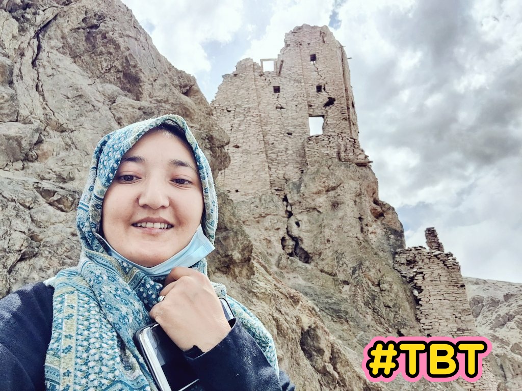 HkmaAli's tweet photo. In the background the great #ChiktanRaziKhar Of #KargilLadakh
#ruinedcastle
#fort
#chiktan
#shakarchiktan
#trekking
#mountain
#hillyarea
@MohsinAli0904 @HkmaAli @utladakhtourism https://t.co/aTAuROygQE