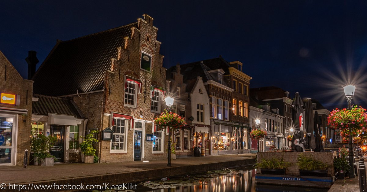 zomer60's tweet photo. De Zuidvliet van nu is de Zuidvliet van vroeger #Maassluis #Gevels #Binnenstad https://t.co/8A4XWoXwW9