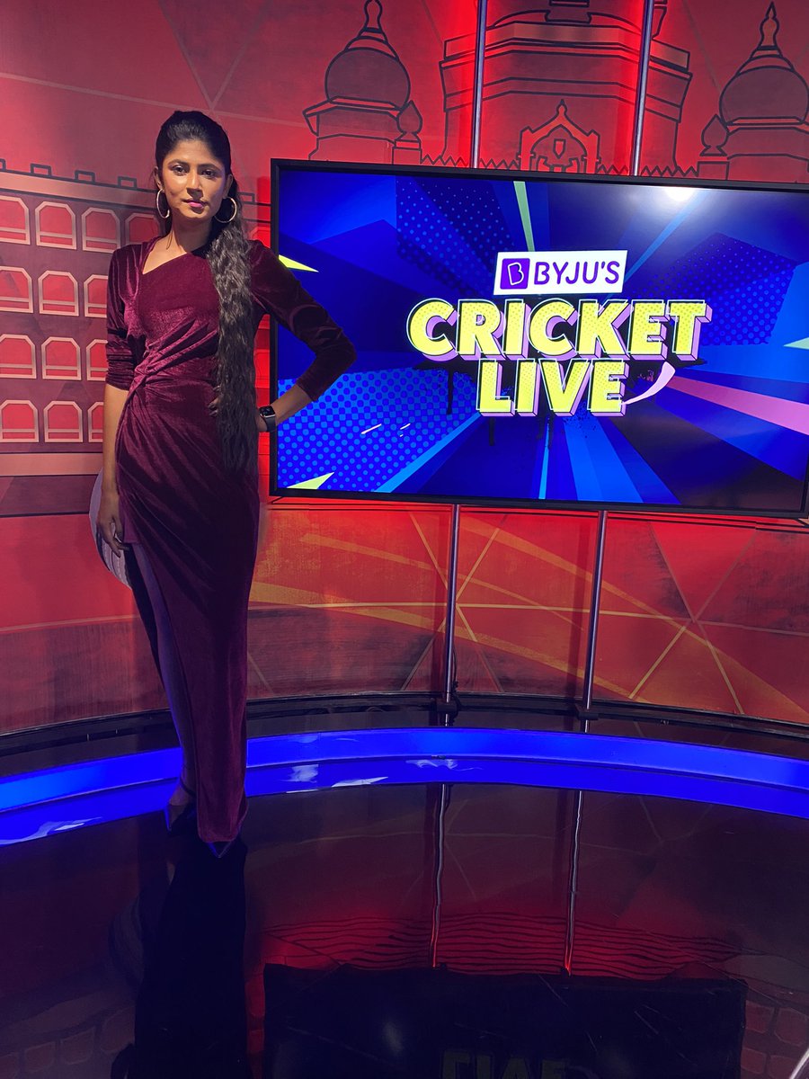 thenehachowdary's tweet photo. Double headers day!!
Low scoring but exciting finishings!!
@KKRiders vs @DelhiCapitals 
@mipaltan vs @PunjabKingsIPL
#IPL2O21 #ipl #Cricket #CricketLive #StarSportsTelugu #live #VIVOIPL #anchornehachowdary #nehachowdary #iplanchor https://t.co/fKRrI0eupl