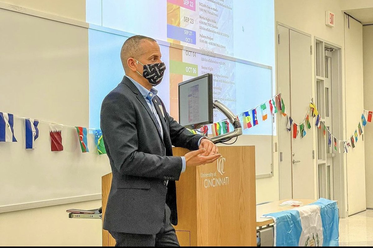 Thanks <a href="/UC_EPS/">UC Ethnic Programs</a> for 📸 snapping this pic at the #LatinxHeritageMonth opening ceremony! <a href="/LatinxEnAccion/">Latinx En Acción</a>