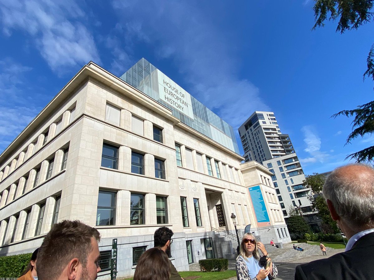 AtheneumMXM's tweet image. Wandeling door de Europese wijk. Ons EPAS team verwelkomt weer enkele nieuwe seniors- leerkracht op de startdag in Brussel. #europeanparliamentambassadorschool #Europeesburgerschap #EPASbe
@GOinAntwerpen @GO_onderwijs