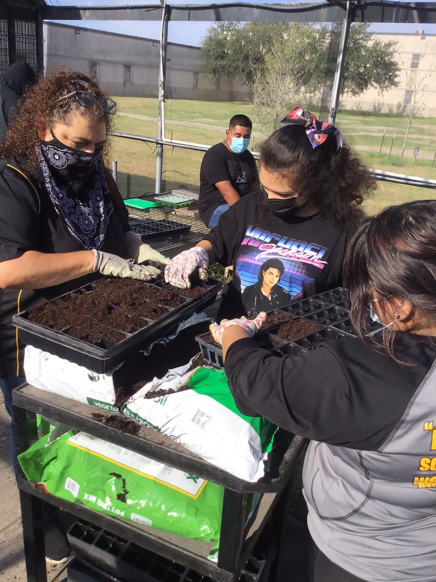 RHHS_Champs's tweet photo. How to plant a seed? Students have researched, studied, and now applying their knowledge to plant their seeds. Cross our fingers we all have green thumbs @RHHS_Bobcats @Asael_Ruvalcaba @ACardenas001 @CoachBlue2 #WeAreRioHondo #BobcatNation https://t.co/Pkc6zYdgsd