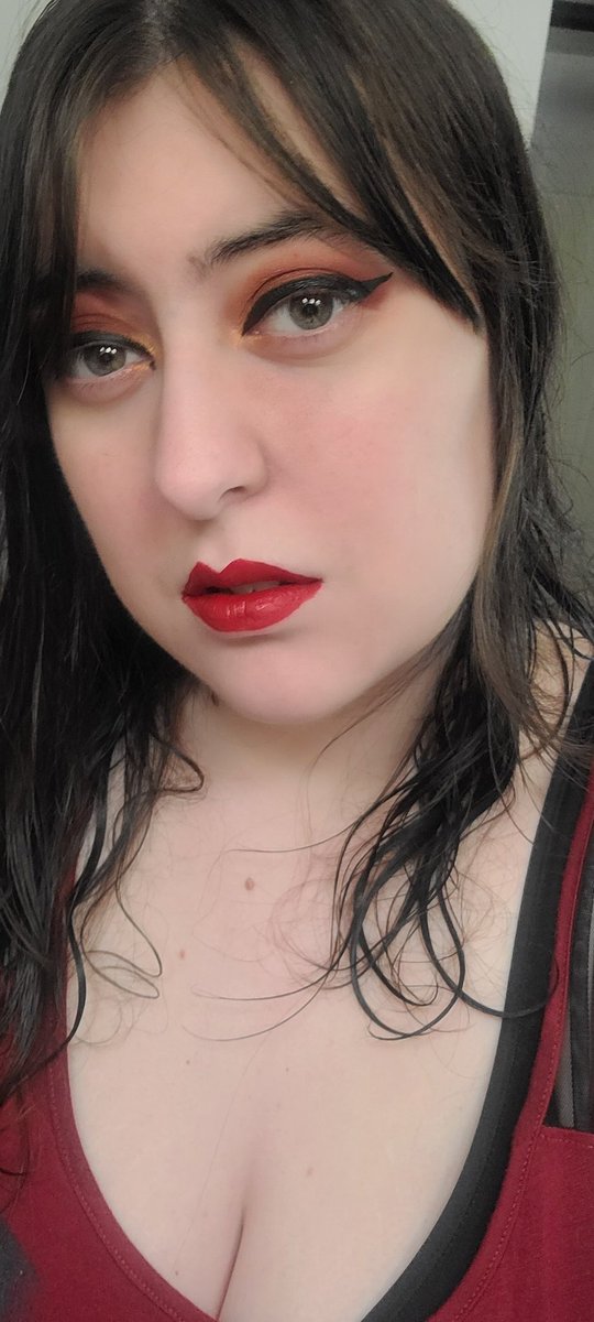 synbihan's tweet photo. Today's stream look was S P I C Y.
#makeup #makeupotd #twitchstreamer #smallstreamer #sansthesiren #supportsmallstreamers #colourpop #makeuplook #selfie https://t.co/1t6Gu2SDi1