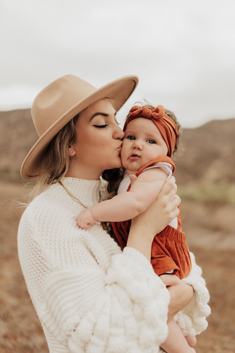Justiewallstrom's tweet photo. I had to take cute fall pics of sweet best friend and her tiny nugget. I love these two so much!!! 🥺♥️ @jennyhelfrich 

Go follow my photography page!!  💛https://t.co/JCJ8Xu8ICd https://t.co/ElhzZLRIID