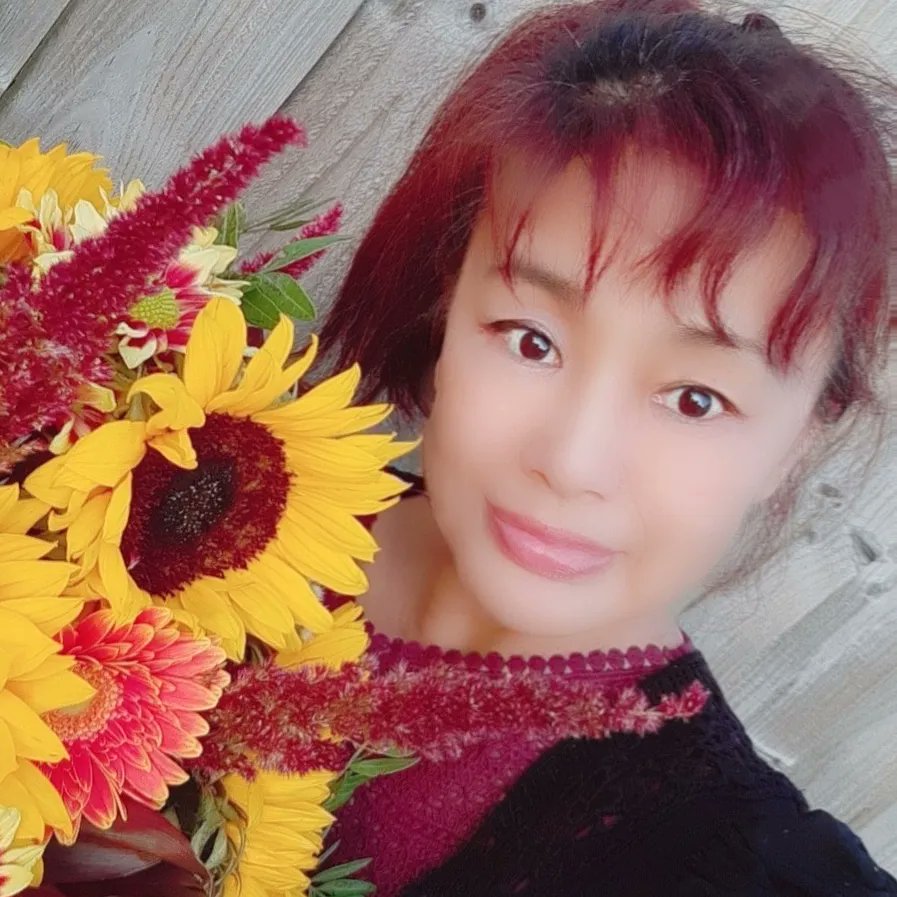 fleur_loveshop's tweet photo. イギリスより
おはようございます。
インスタ更新💐
秋色ブーケ
#花屋　#イギリス　#花好きな人と繋がりたい　#カメラ女子　#ファインダー越しの私の世界　#naturephotography #flowerphotography #bouquet #autumncolors #キリトリセカイ　#カメラ女子　
https://t.co/9LdmSOdRnv https://t.co/MjiD4BlOmV