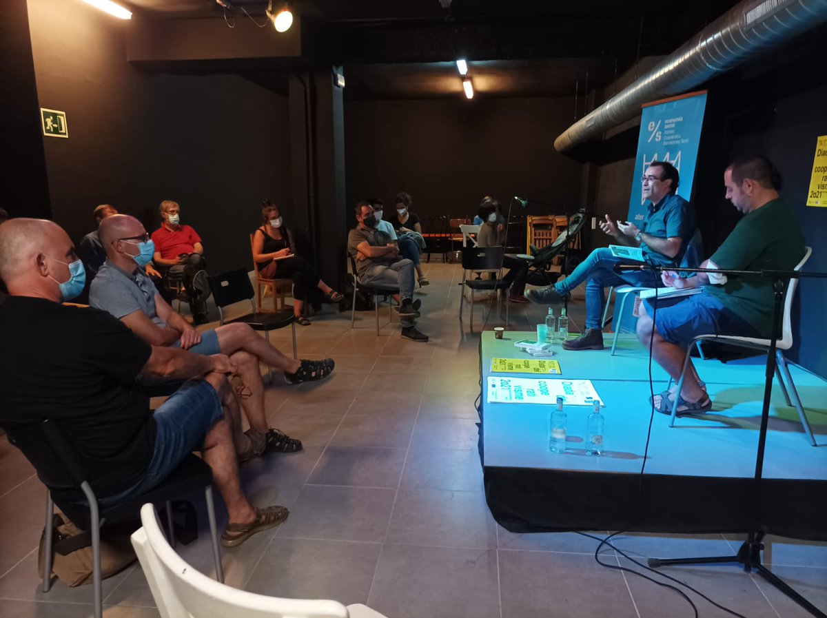 AteneuBNord's tweet image. Avui hem presentat amb @ivan_sants, a @calasisqueta, el llibre 'L'economia social i solidària a Catalunya'.

▶️ Hem anunciat les activitats de la #DiadaCoop del Barcelonès Nord.

Bon debat i intervencions de la gent assistent, explicant projectes com ara la @Gramamoneda.