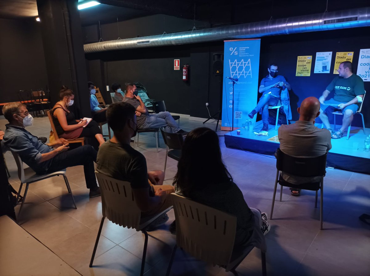 AteneuBNord's tweet image. Avui hem presentat amb @ivan_sants, a @calasisqueta, el llibre 'L'economia social i solidària a Catalunya'.

▶️ Hem anunciat les activitats de la #DiadaCoop del Barcelonès Nord.

Bon debat i intervencions de la gent assistent, explicant projectes com ara la @Gramamoneda.