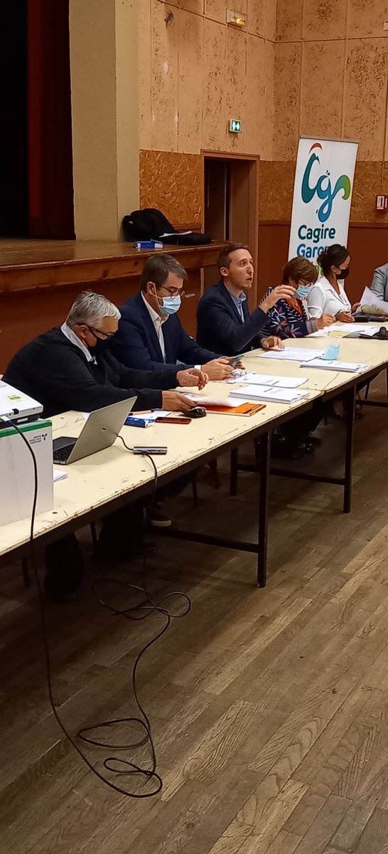 hgnumerique's tweet photo. Après #Revel, #Gardouch et #Marignac, @vdenouvion, les équipes de @HGNUMERIQUE et de @Fibre31HG étaient ce soir à #Mane pour une réunion de travail autour de @F_Arcangeli et des maires de la la Communauté de communes #CagireGaronneSalat @HauteGaronne #FibreOptique https://t.co/nadTzBktvi