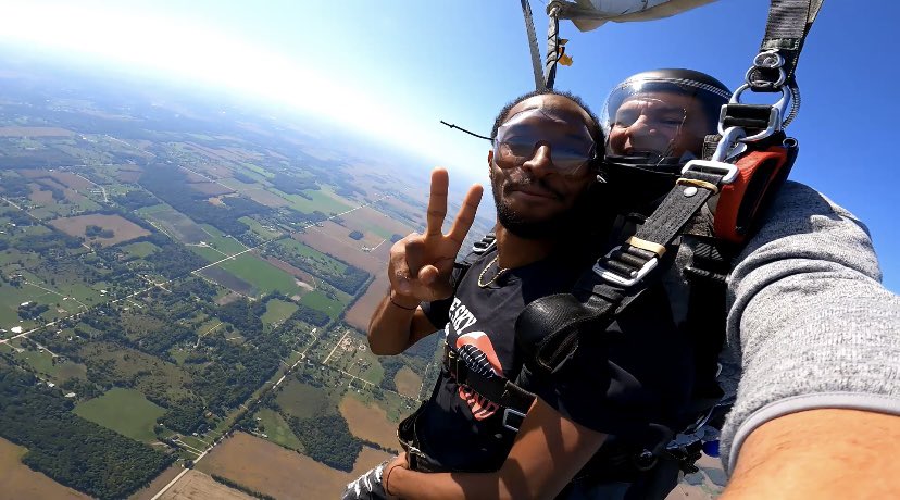 UnoPointCinco's tweet photo. Life is never promised, live for today.
Conquer fears. Take risks. Have faith.
The sky is NOT my limit
It’s my playground 🪂
•
•
•
#Jumpman #addictedtoadventure #JumpNumber✌🏾 https://t.co/NjsYGM1lNC