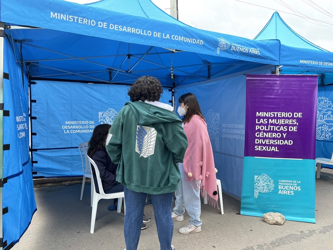 AtInmediataPBA's tweet photo. Participamos del operativo interministerial que se realizó en los barrios Campanillas, El Ombú y Barrio Matera,  de Merlo los días 22, 23 y 27 de septiembre, donde los vecinos y vecinas pudieron acceder a prestaciones y asesoramiento de diferentes organismos. https://t.co/isbE8WHznp