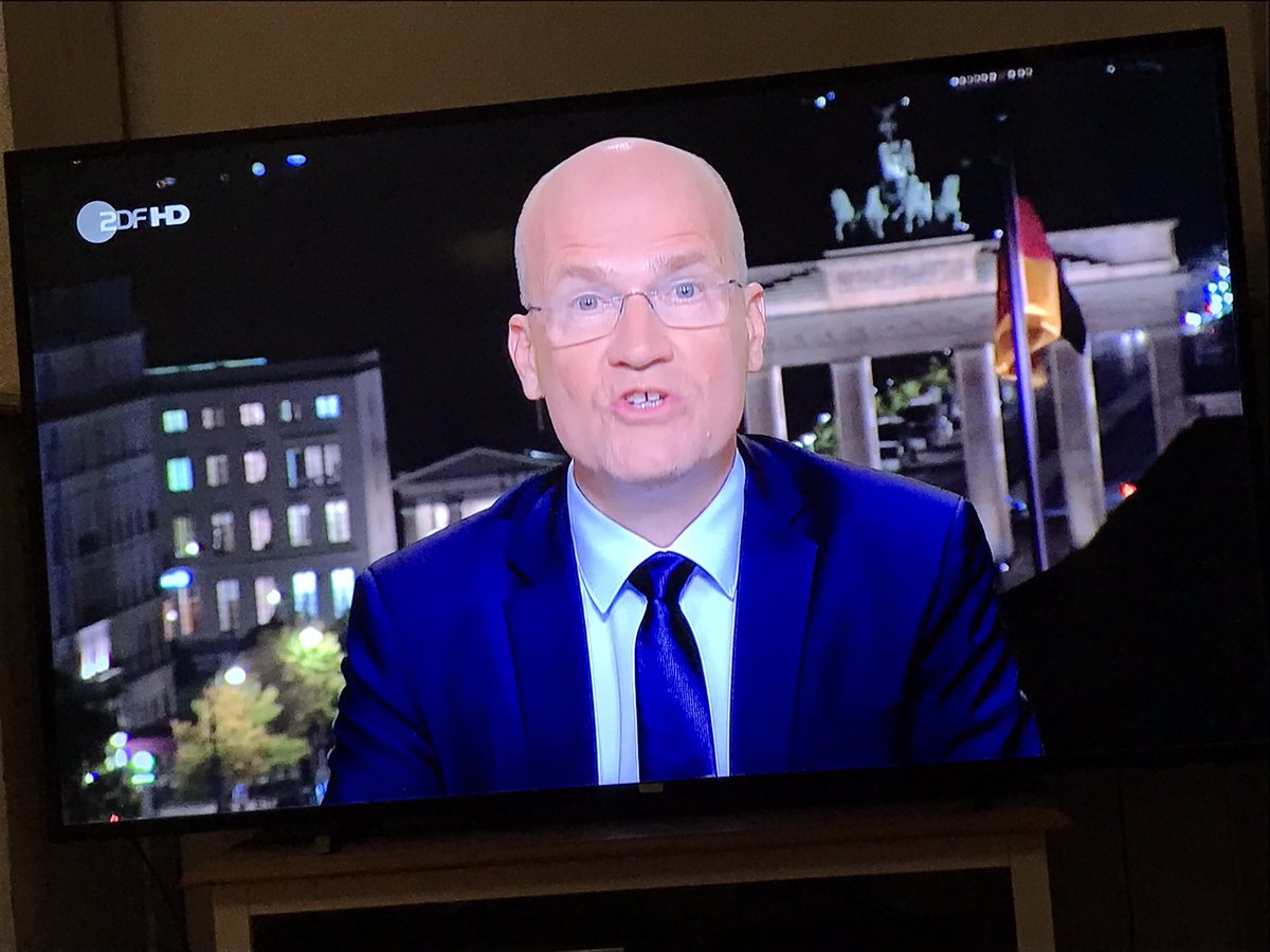 dneuerer's tweet photo. #Brinkhaus sagt gerade im ZDF zum Ausgang der #Bundestagswahl: „Wir haben keinen klaren Sieger bei dieser Wahl.“ Häh??? Dann ist die Erde jetzt also eine Scheibe. Oder wie jetzt? #laschet #Fraktionssitzung https://t.co/FjK8FVrgcD