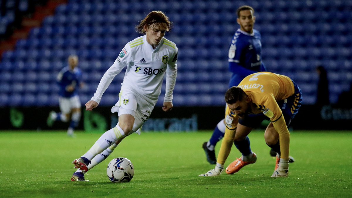 LUFC's tweet photo. 𝐅𝐮𝐥𝐥 𝐓𝐢𝐦𝐞: A first ever win in the Papa John’s Trophy tonight, as our #LUFC U21s defeat Oldham 3-2 at Boundary Park https://t.co/tlOtID5ELy
