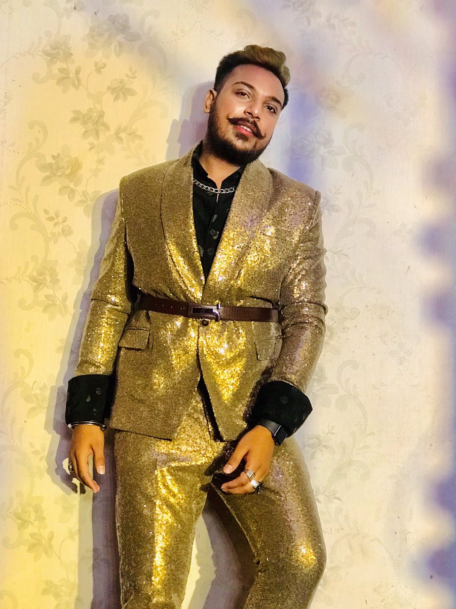 ankitshaw22's tweet photo. Hosting a Live Grand Seminar of a Corporate Brand.
Wearing #thakkerBrothers
#MrTalkative 🇮🇳
Event by @RajRoy2609 https://t.co/nJbjZgr91h