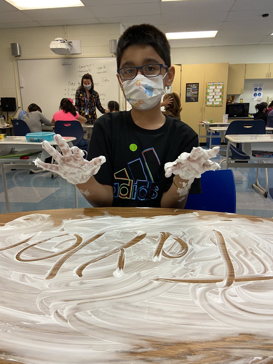MrsDonohueEF's tweet photo. Hands on learning is #HandsDown our favorite way to learn 👏🏻✏️📓 we love using our whole body to read & write #messylearningisfunlearning #handsonlearning #sensorybased @CherryLaneES @SuffernCSD @IMSEOG https://t.co/KwMHh5SQfC