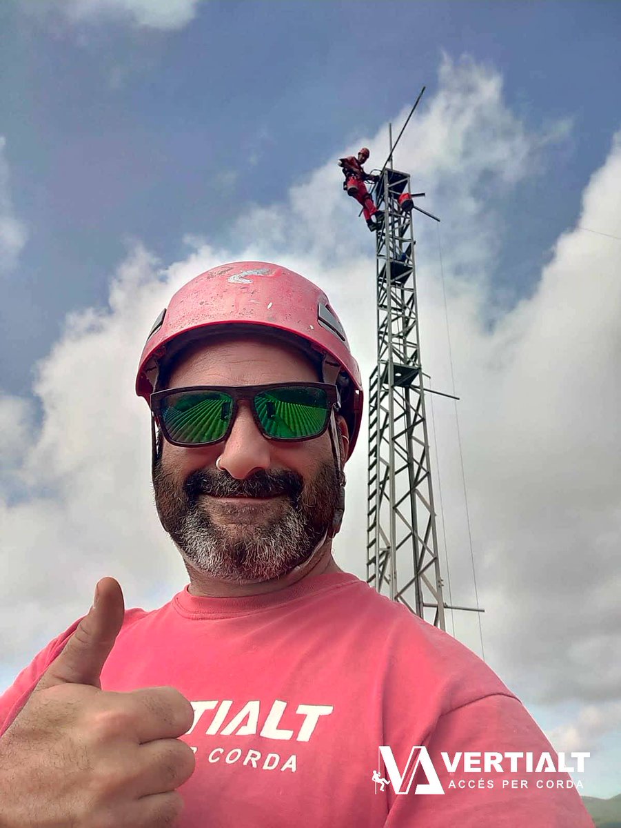 VERTIALT's tweet photo. #trabajosverticales #treballsverticals #trabajosenaltura #treballsenalçada #ropeaccess #vertialt #mantenimiento #reparación #montaje #estructura #torre #antena #onda #señal #radio #frecuencia #construcción #rehabilitación #santsadurnidanoia #vilafrancadelpenedès #penedès #barna https://t.co/WlG9d76X5E