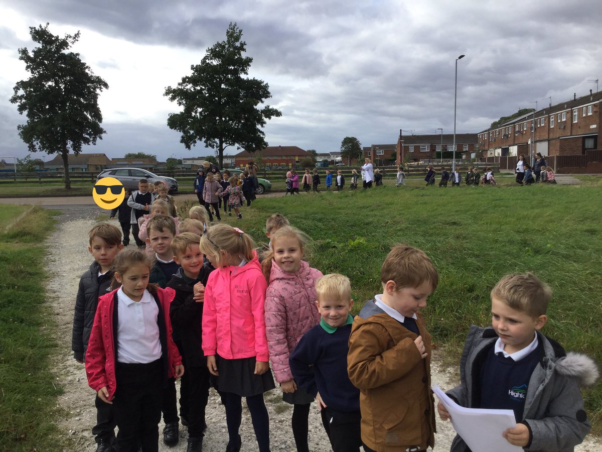 LFHighlands's tweet photo. Year 2 impressed us again today on our walk around the local area. We where able to see how Bransholme looked before and how it looks now #history @HumberEdTrust @HighlandsPS https://t.co/k8vNH1ETQc