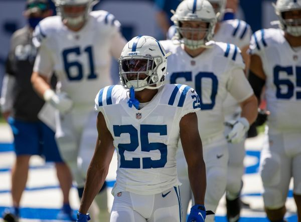 🛫DESTINO, SE BUSCA: los #Colts y Marlon Mack acordaron que buscarán un trade

Hoy detrás de Jonathan Taylor y Nyheim Hines, Mack pidió la salida y será una oportunidad para él y la franquicia. En las tres semanas que llevamos, sólo jugó 13 snaps.

#NFL #NFLTwitter #ForTheShoe