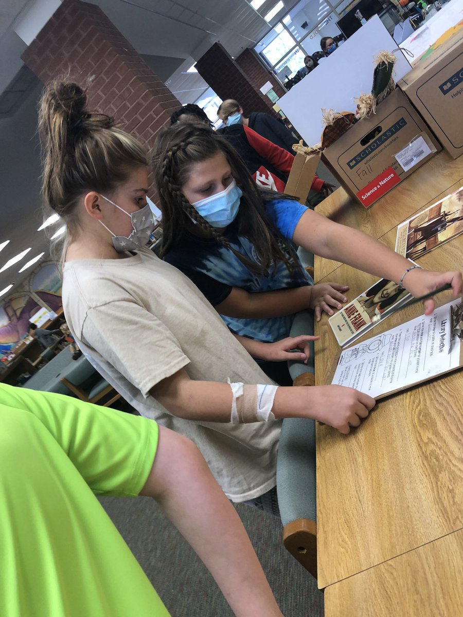 FletcherInFirst's tweet photo. @NHE_HCS Learning about the Dewey Decimal System through a scavenger hunt! #Success https://t.co/UJN9jXY1lI