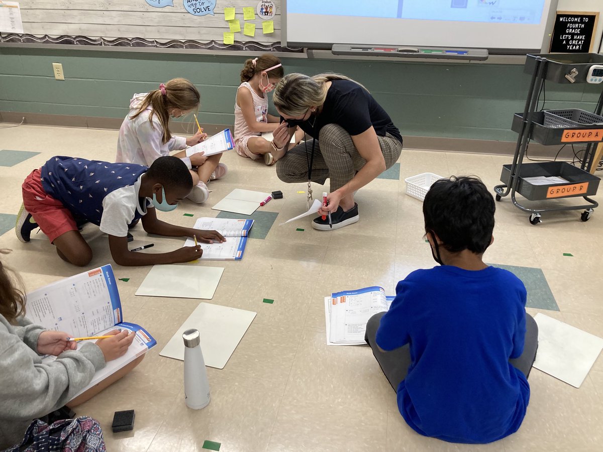 ⁦<a href="/CentralSchoolEB/">Central School</a>⁩ sometimes great instruction involves technology. Sometimes it’s simply a dry erase board. What I love is when both are happening in the same lesson. Outstanding work by Ms. Petro and her 4th grade students!