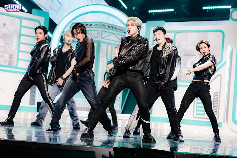 ▫️210922 #ATEEZ - Deja Vu #DejaVu1stWin STAGE THREAD ⬇️