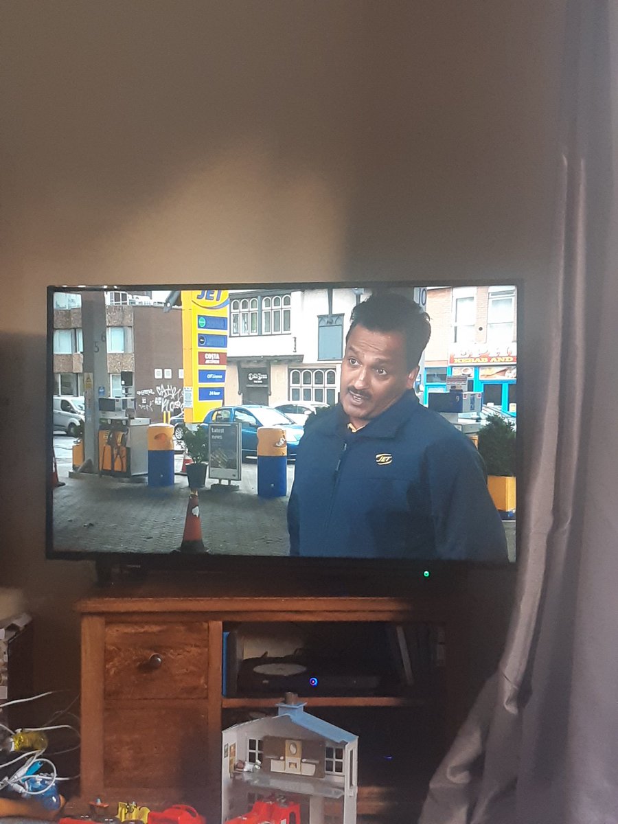 jimmybnorwich's tweet photo. This man has petrol and diesel delivered at 8.30pm, max £30 fill...... raj keeping Norwich moving #jetgarage #roselane https://t.co/Kjo9Q5kcb5