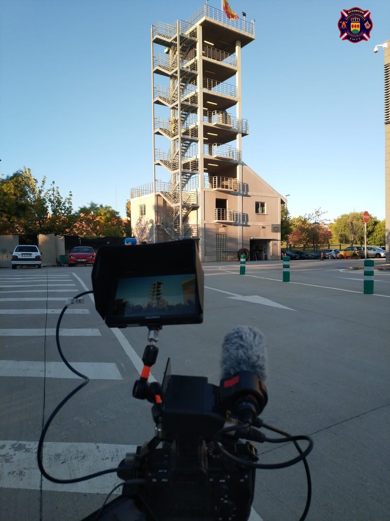 Hoy <a href="/EDirectoTVE/">España Directo</a> ha grabado en nuestras instalaciones  el #reto. 
El bombero más veterano y el más joven enfrentados al cronómetro para subir con el equipo completo  las 7 plantas de nuestra torre de maniobras. 

Quién ganará?  🏆 👨‍🚒