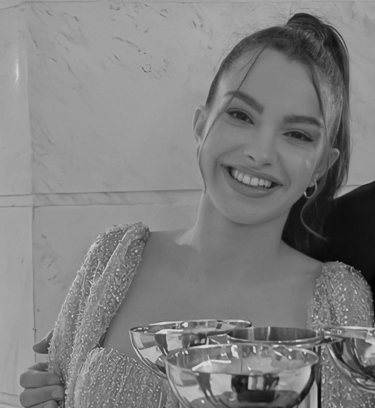 onurseyit0's tweet photo. #SuBurcuYazgiCoskun 
No matter what I say about her eyes and about many sweet things about her, the words are long in her hands , I love u ❤️‍🔥 https://t.co/eTsEYA5VJi