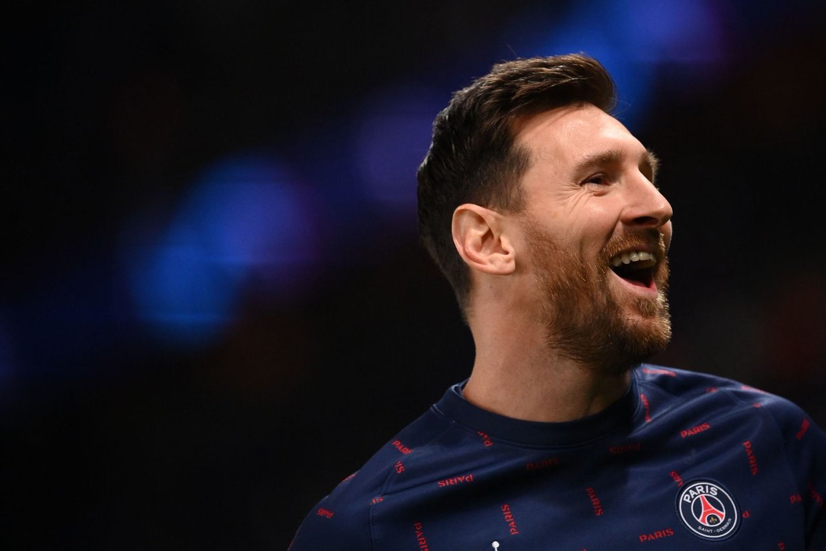 CrewsMat10's tweet photo. Retweet if Lionel Messi is winning his 7th Ballon d’Or in November. https://t.co/9PF30BFT9S