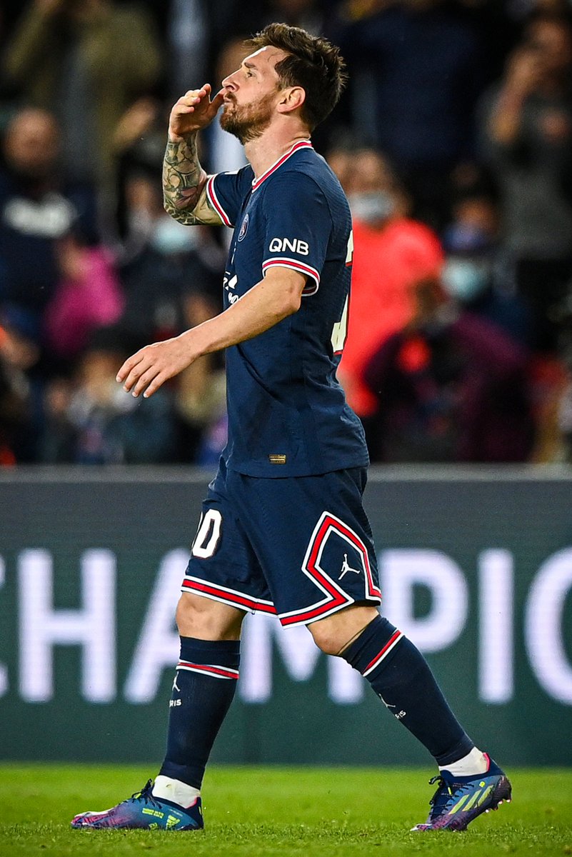 messi first goal psg