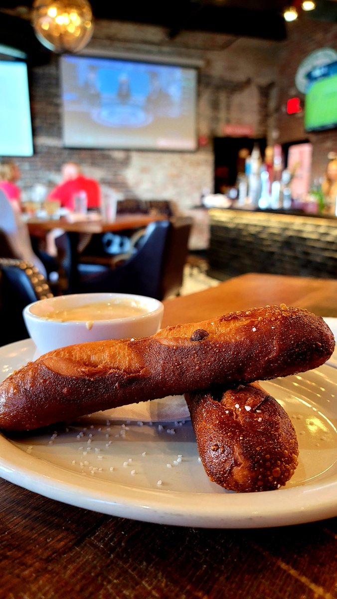 ThreeKingsPub's tweet photo. #HappyHour starts at 4pm... #justsaying
#ThreeKingsPub #ucityloop #stlouis https://t.co/tGYyaSJvre