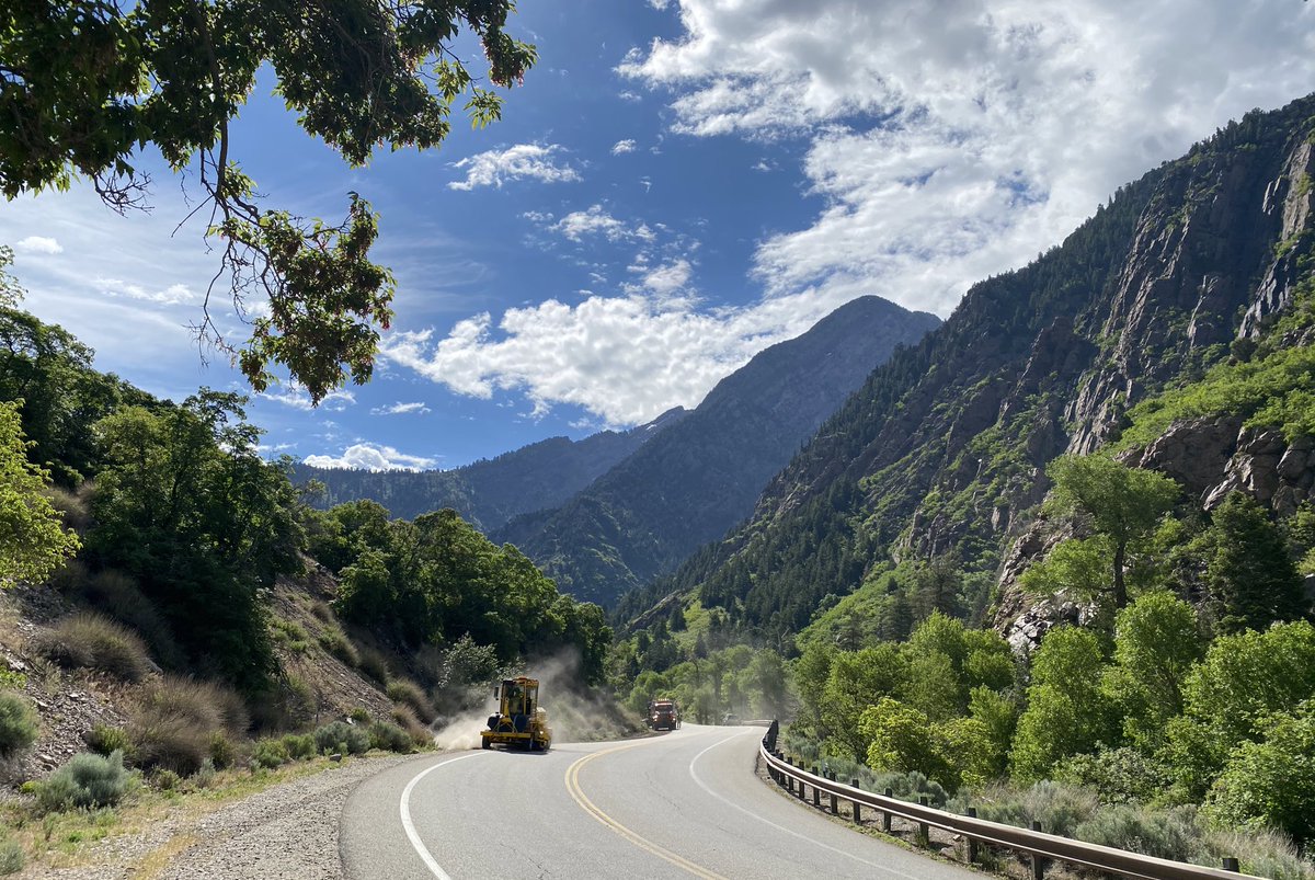 UDOTcottonwoods's tweet photo. #RoadUpdate Another permitted film crew will be working in #BCCroad #SR190 today from 4pm-8pm, shooting between the power plant (MP 4) & below S Turn (MP 6), staging at Storm Mountain Picnic Area (MP 4.2). @UPDSL will assist w/ traffic control. Plan ahead & expect delays! https://t.co/K3TKmex9TN