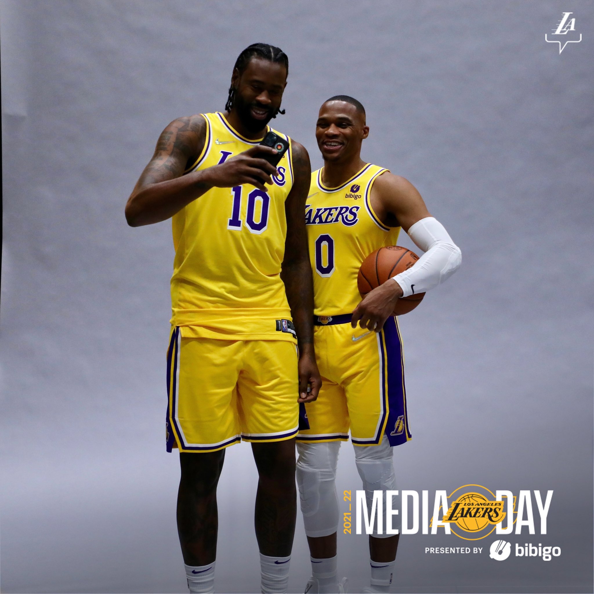 lakers shared a photo on Instagram: “😎🤙” • Jan 23, 2022 at 9:11pm UTC