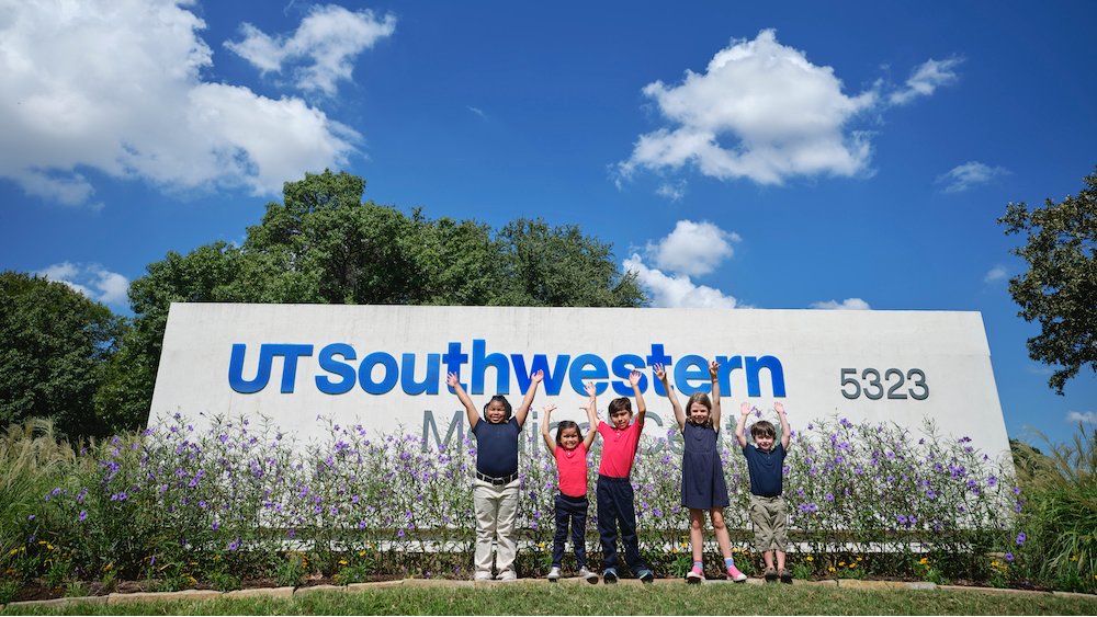 We're partnering with @UTSWNews to open the new Medical District PK-8 Biomedical School on the UTSW campus! It will open next school year by enrolling pre-k through first grade. As physical facilities expand, it will add an additional grade level each year to 8th grade. (1/3)