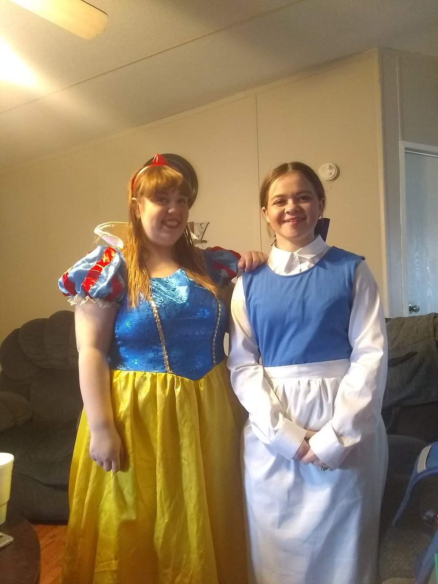 SHS_Troupe182's tweet photo. Hello! and welcome to meet the Admins!! 

This account will be run by President DESIRAE RODRIGUEZ @Desijustdesi and Secretary NICKI CULP @Nicki57847966 for the 2021-2022 school year. 

we are both senior thespians and excited to share our year with you all!! https://t.co/DKA5QCYVQ7