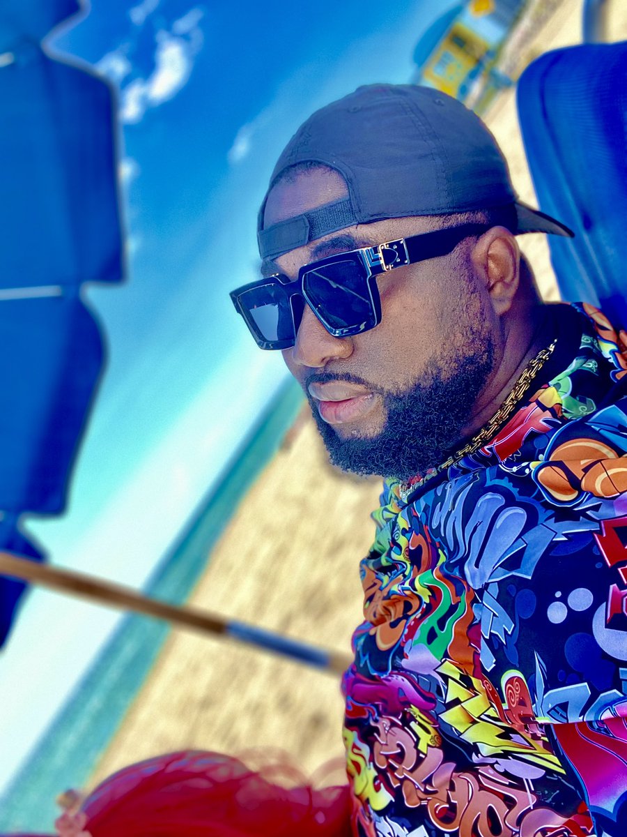 Jrhyma1's tweet photo. #Miami #vacation @Jrhyma1 https://t.co/4bg7MPxjEn