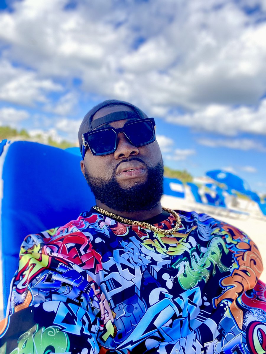 Jrhyma1's tweet photo. #Miami #vacation @Jrhyma1 https://t.co/4bg7MPxjEn
