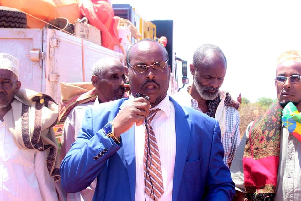 cunayee's tweet photo. His excellence Mustaf Muxumed Cumar delivers his promise previously made to constituents of #DANOOD District of Doolo province in Somali Region by drilling the 4th Borehole well in Danood District this time at the Town of #HEEGALE 💦🌧️💧💦🌧️💧 https://t.co/95Zhy06yKM