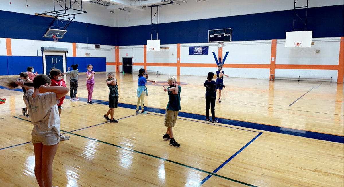 MrIadarola_PE's tweet photo. Love seeing students take on leadership roles in PE during our stretch and warm-up before we start our activities! #makingmeproud! https://t.co/G3juHPTPrI