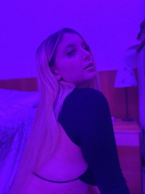 1 or 2 ????? https://t.co/tXyRG14kWl<a href="/tag/newprofilepic"class="tags"><span>#newprofilepic</span></a>