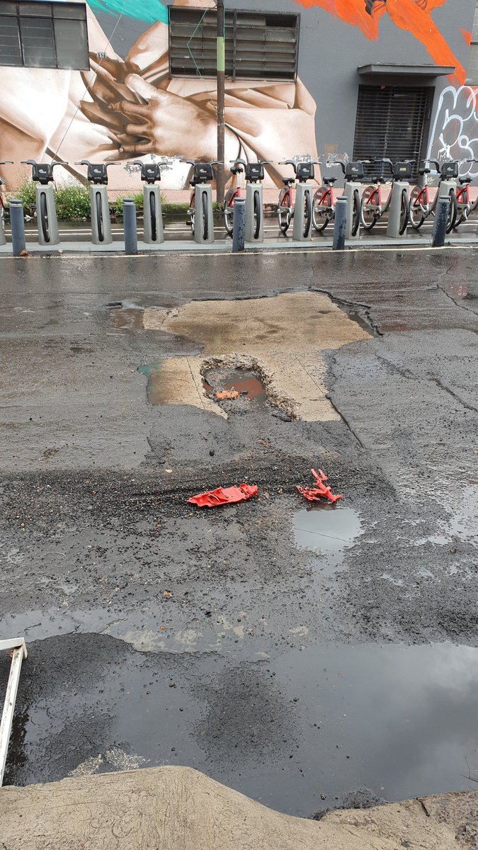 Rogdeley's tweet photo. Mas de un mes...y cada vez mas afectados @Trafico_ZMG @GuadalajaraGob @siapagdl https://t.co/fvk1PhdeJn