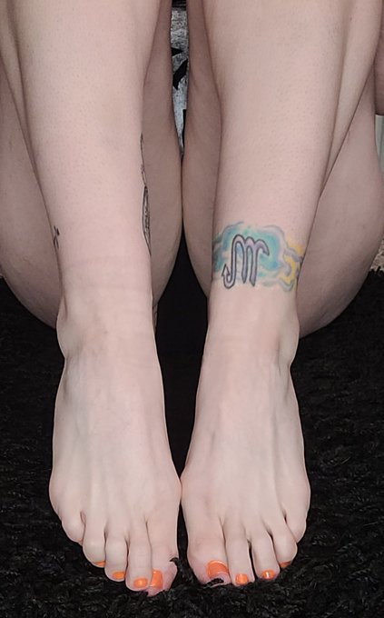 What are my Feet-ple up to tonight? #ToesAreFire #ToetallyYours #ALittleLegWithALittleFeet https://t<a href="/tag/toesarefire"class="tags">#ToesAreFire</a><a href="/tag/toetallyyours"class="tags">#ToetallyYours</a><a href="/tag/alittlelegwithalittlefeet"class="tags">#ALittleLegWithALittleFeet</a>