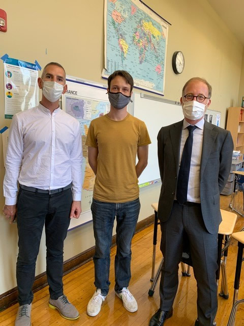 🇫🇷Consul Gen. visits the French-American School of #Chicago a unique school integrated within <a href="/ChiPubSchools/">CPS - Chicago Public Schools</a>. Congrats to dir. Isabelle David, her team, Lincoln Elem. &amp; #LPHS for 40 years of successful cooperation in providing students the best of bilingual/bi-cultural education.