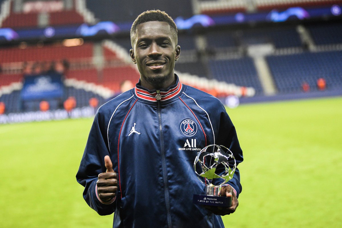 Tiền vệ Idrissa Gueye được ca ngợi là người hùng ở Senegal vì tẩy chay cờ cầu vồng