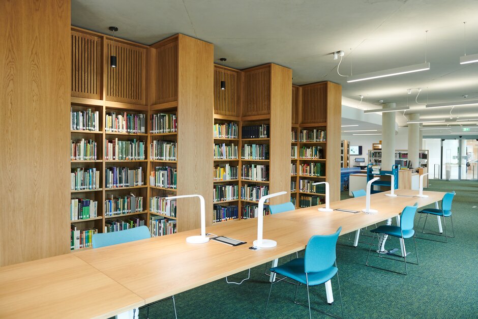 The biggest impact for our users in 2021 has been from the new library @RHSWisley in the Hilltop- The Home of Gardening Science building. We now have both our lending and reference collections available to every garden visitor 7 days a week. 
#LibrariesWeek #ShareTheChange