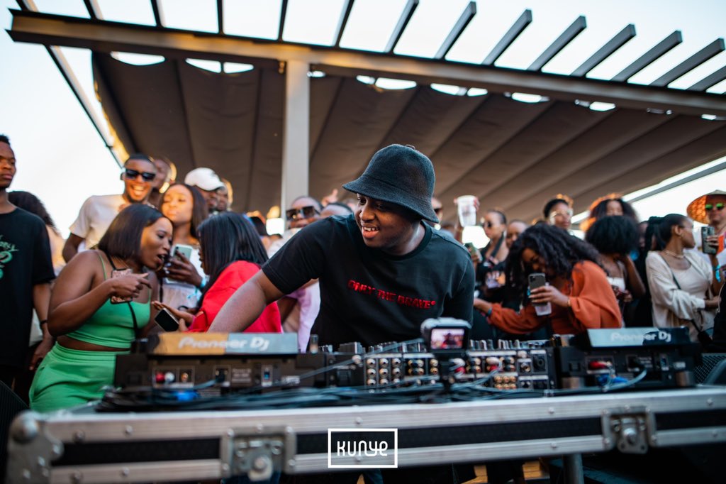 500 retweets and I open 1000 tickets at a bigger venue. #KUNYE Shimza