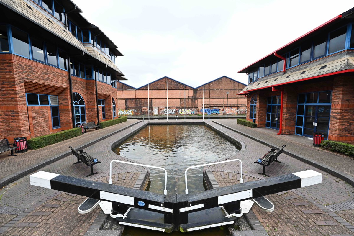 KeylandCapPLC's tweet photo. Our canalside offices at Aston Cross offer occupiers fantastic office space in a great environment just a short distance from Birmingham city centre. Occupiers are moving out of the city to find greater value in a highly convenient location with plenty of parking. https://t.co/aJwxavn2O6