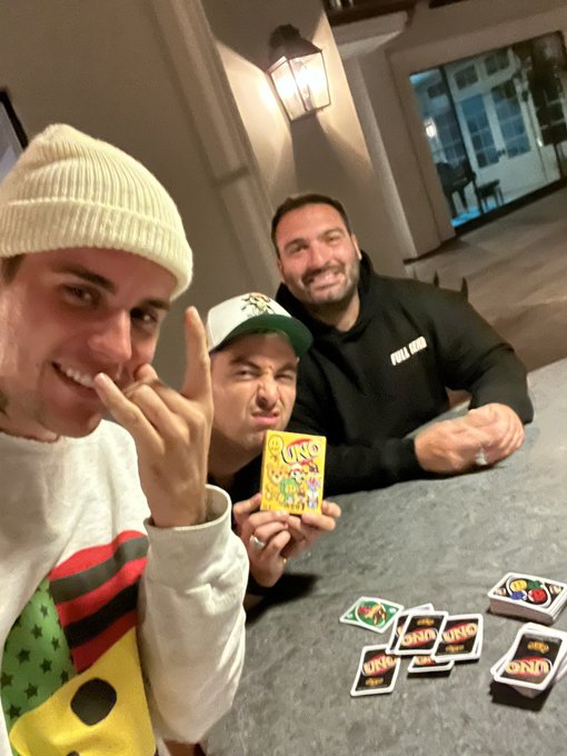 Uno by @drewhouse and @happydad&rsquo;s tonight with @justinbieber. https://t.co/pM0gQfBNvE<a class="tags" target="_blank" title="On Twitter" href="/?out=eyJ0eXAiOiJKV1QiLCJhbGciOiJIUzUxMiJ9.eyJpYXQiOjE3MTk1NzE1MDAsImlzcyI6InR3cG9ybnN0YXJzLmNvbSIsIm5iZiI6MTcxOTU3MTUwMCwiZXhwIjoxNzUxMTA3NTAwLCJyZWRpcmVjdF91cmwiOiJodHRwczovL3R3aXR0ZXIuY29tL2RyZXdob3VzZSJ9.8BGMSR5WlVXt-m6cH26qtSAOUqJvf-ujotzOiHym9jv_CaP8ih9czb-5qV6aVdCAllcRvkfjc23cymIN3NYopQ">@drewhouse</a><a class="tags" target="_blank" title="On Twitter" href="/?out=eyJ0eXAiOiJKV1QiLCJhbGciOiJIUzUxMiJ9.eyJpYXQiOjE3MTk1NzE1MDAsImlzcyI6InR3cG9ybnN0YXJzLmNvbSIsIm5iZiI6MTcxOTU3MTUwMCwiZXhwIjoxNzUxMTA3NTAwLCJyZWRpcmVjdF91cmwiOiJodHRwczovL3R3aXR0ZXIuY29tL2hhcHB5ZGFkIn0.GriIaXK0RqDVISTzzNroutT_VBHl4tKeKaEzKIJXu3FcuGgxq66wiVw2XjfGzd5OdVtJ5S4dgFmd9QnUb2bSoQ">@happydad</a><a href="/tag/cookscorner"class="tags"><span>#cookscorner</span></a>